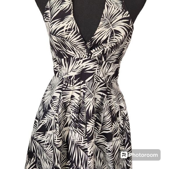 VINTAGE H&M Palm Leaf Print Halter Dress Black and White Flair Skirt fully lined - Picture 3 of 14